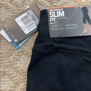 Brand new Nike cropped yoga pants.